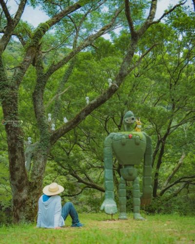 延岡市北川町 天空の城ラピュタに登場するロボット兵がキツネリスと優しくたたずむ みやざき情報まとめ